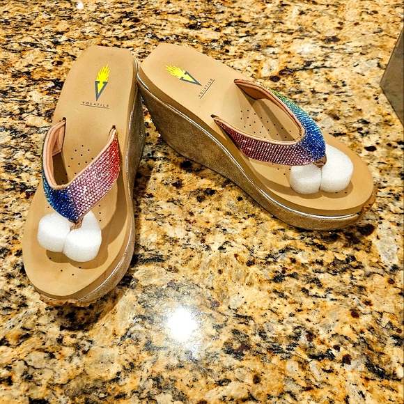 VOLATILE platform flip-flops sz7 worn once! - Picture 2 of 10